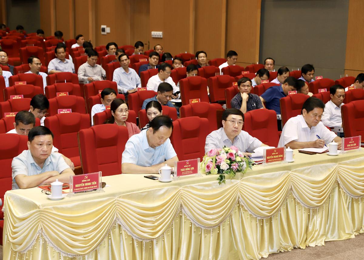 Các đồng chí lãnh đạo tỉnh và đại biểu dự tại điểm cầu tỉnh