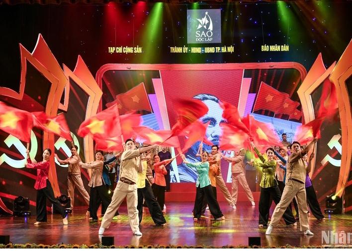 Ca khúc Giải phóng Điện Biên do các ca sĩ Đông Hùng, Đinh Quang Đạt, Đức Trung, Đức Thọ cùng tập thể múa biểu diễn tại Sao Độc lập 2023.
