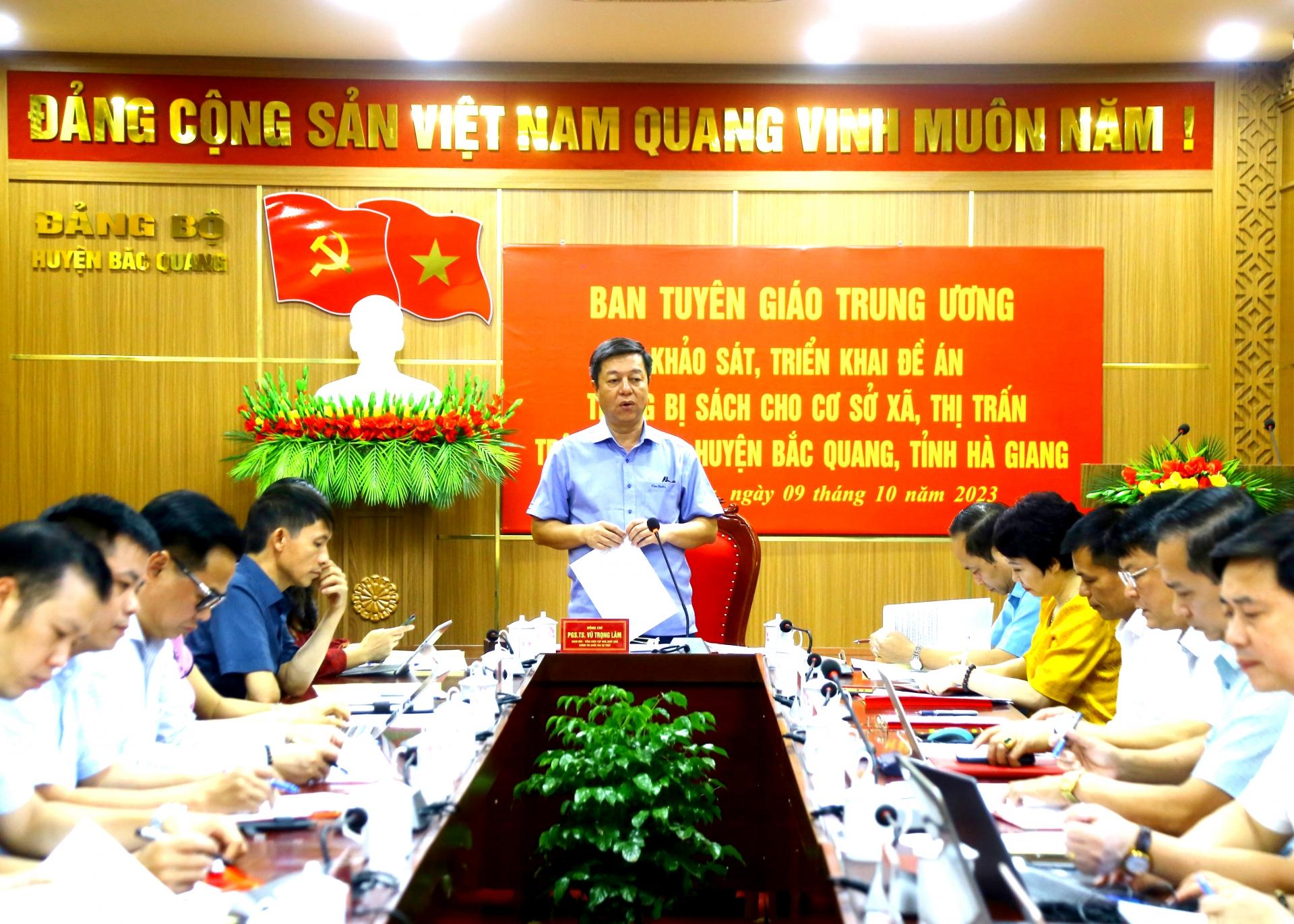 Giám đốc - Tổng Biên tập Nhà xuất bản Chính trị quốc gia Sự thật Vũ Trọng Lâm kết luận tại buổi làm việc với Huyện ủy Bắc Quang.