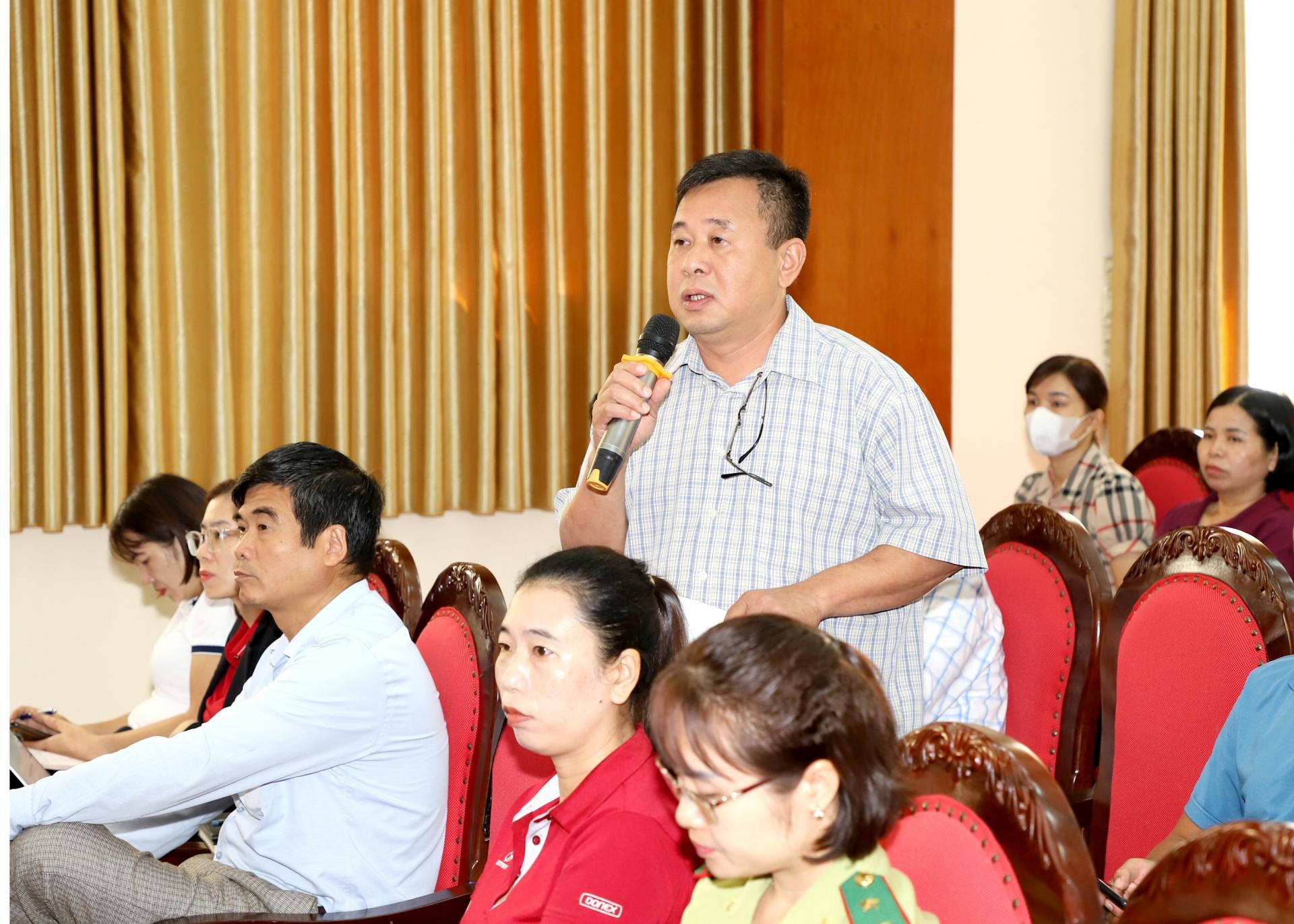 Trưởng phòng Dân tộc huyện Quang Bình đề xuất kiến nghị với Đoàn ĐBQH tăng định mức hỗ trợ cho sắp xếp bố trí ổn định dân cư xen ghép cao hơn từ 150-200 triệu/hộ.