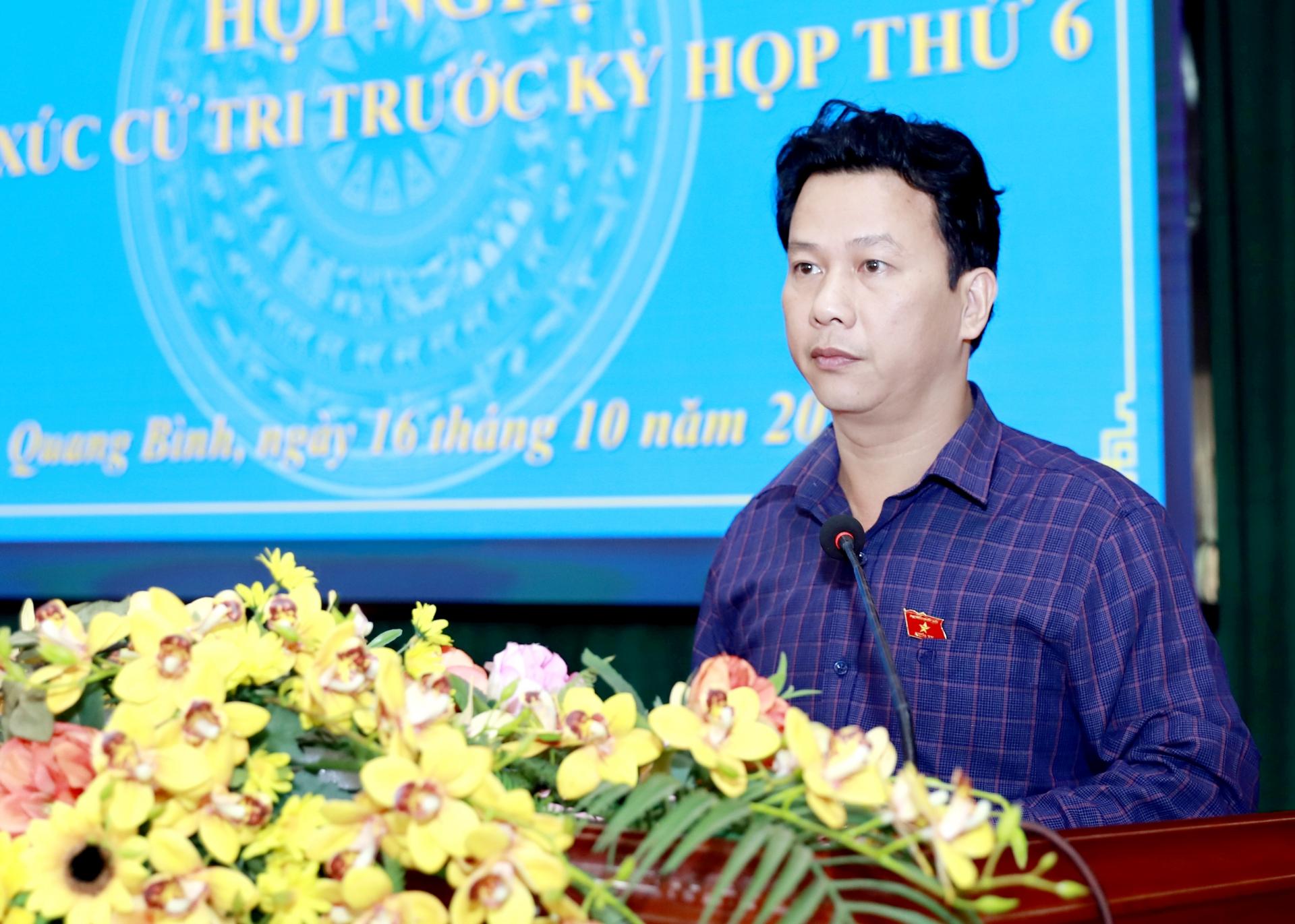 Bộ Trưởng Bộ Tài nguyên và Môi trường Đặng Quốc Khánh phát biểu tại buổi tiếp xúc cử tri huyện Quang Bình.