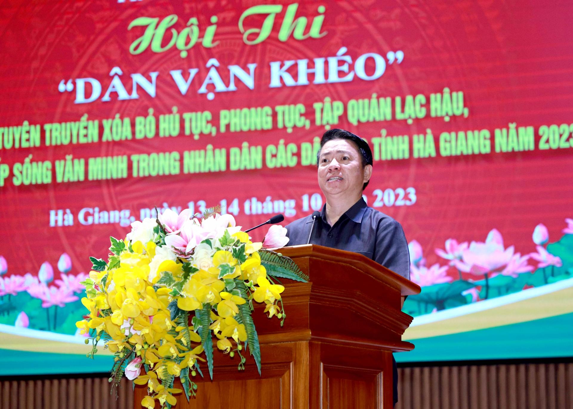 Trưởng ban Dân vận Tỉnh ủy Trần Mạnh Lợi tổng kết hội thi.