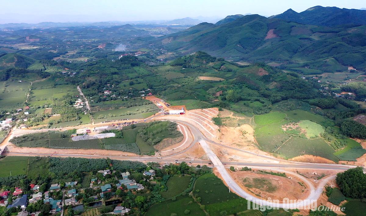 Nút giao đường cao tốc Tuyên Quang - Phú Thọ với đường cao tốc Tuyên Quang - Hà Giang.