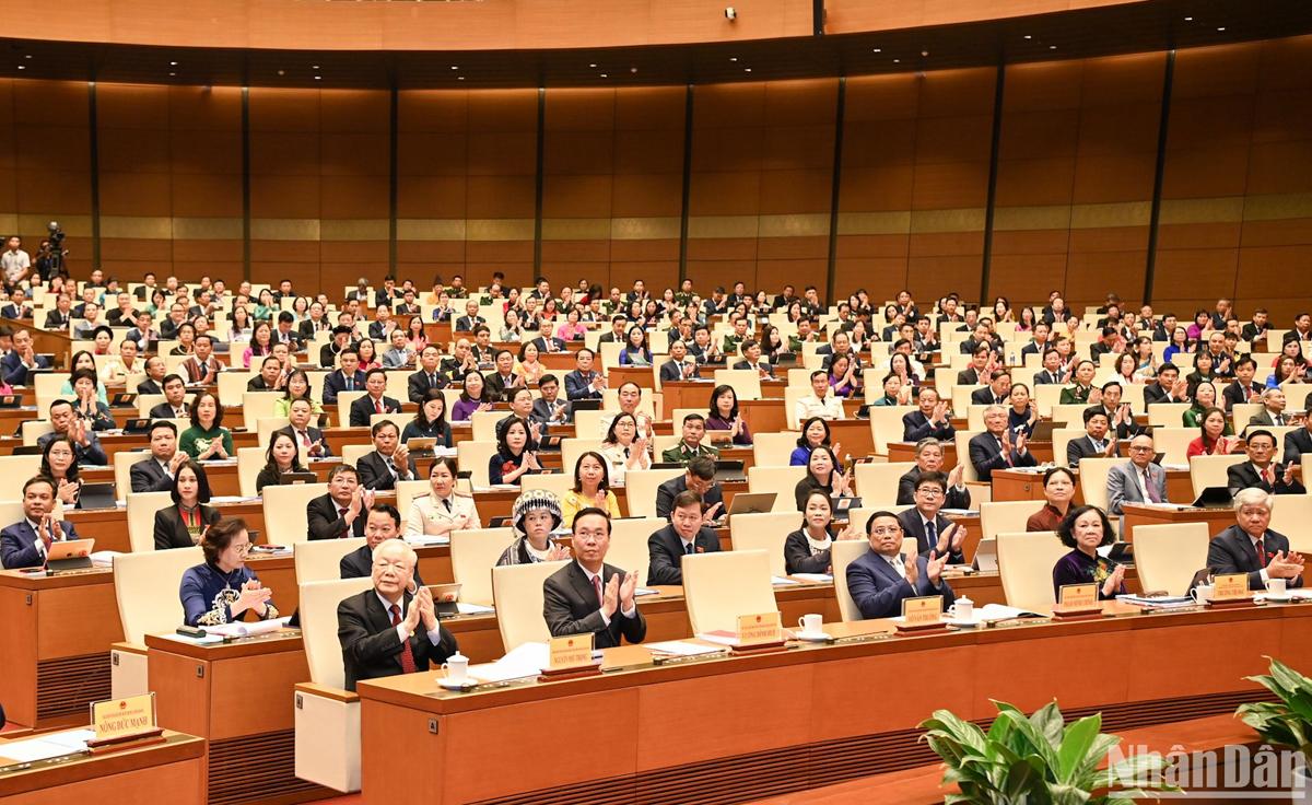 Các đồng chí Lãnh đạo Đảng, Nhà nước, Mặt trận Tổ quốc Việt Nam và các đại biểu Quốc hội dự phiên khai mạc.