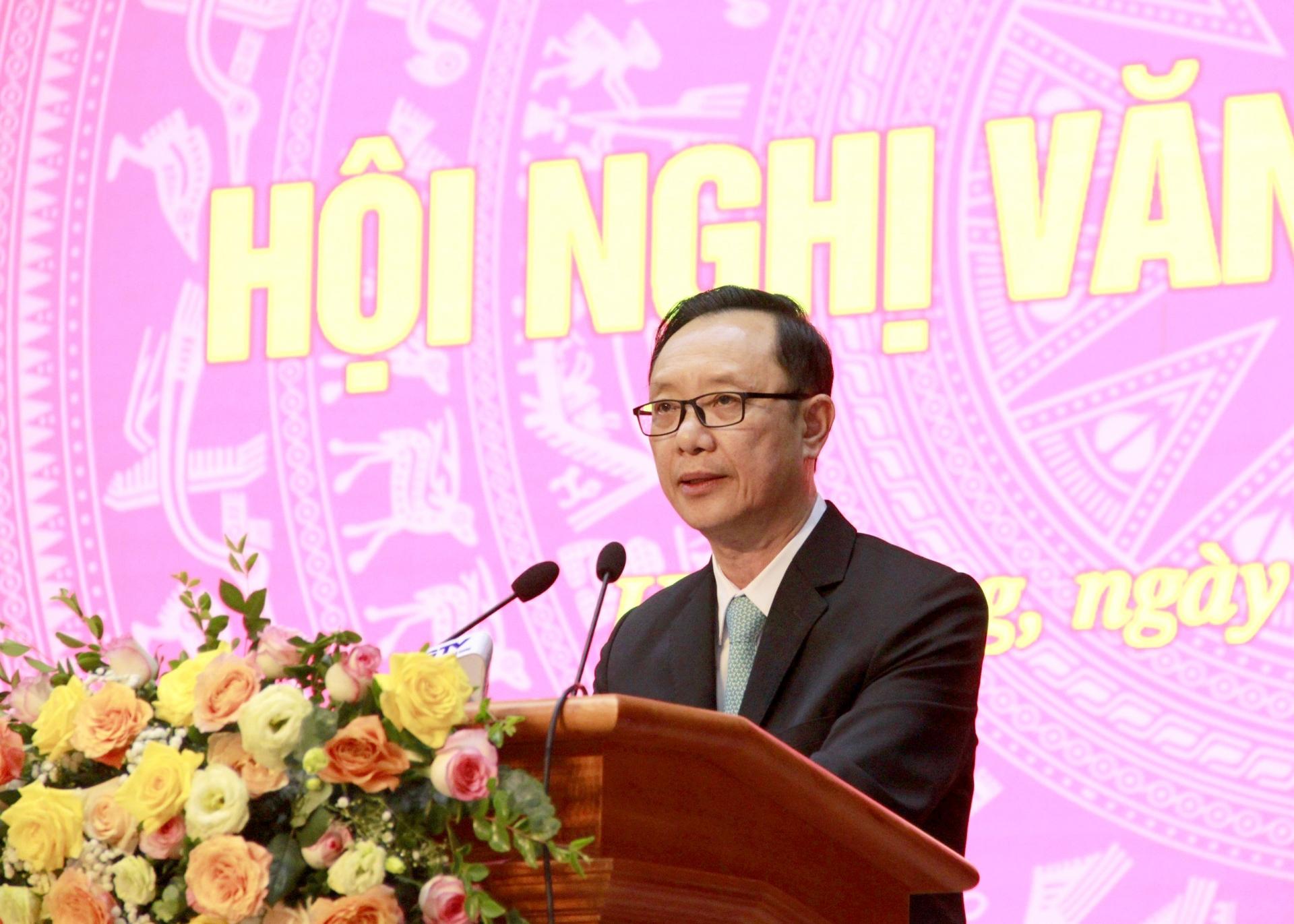 Phó Bí thư Thường trực Tỉnh ủy, Chủ tịch HĐND tỉnh Thào Hồng Sơn phát biểu khai mạc hội nghị.