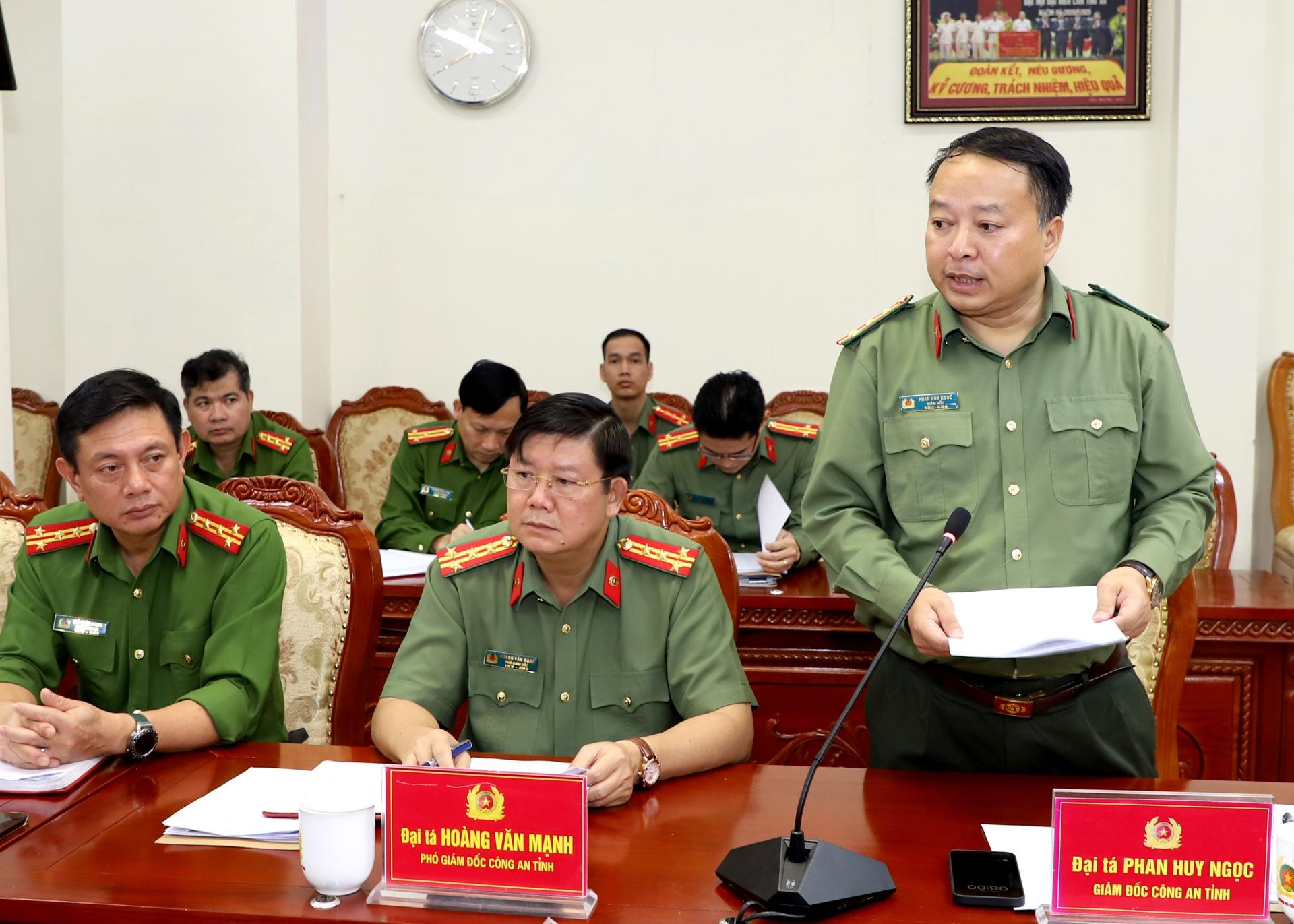 Giám đốc Công an tỉnh Phan Huy Ngọc báo cáo tại buổi làm việc.