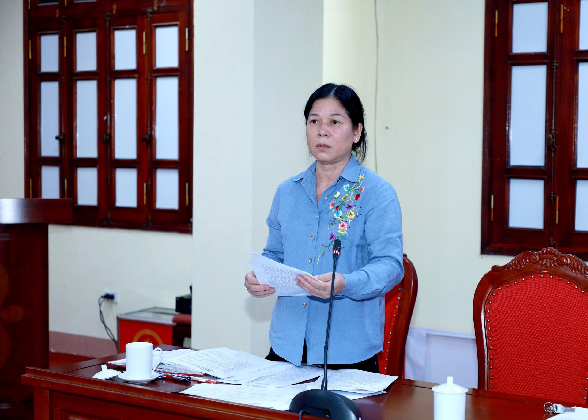 Phó Chủ tịch Thường trực HĐND tỉnh Chúng Thị Chiên phát biểu tại phiên họp.