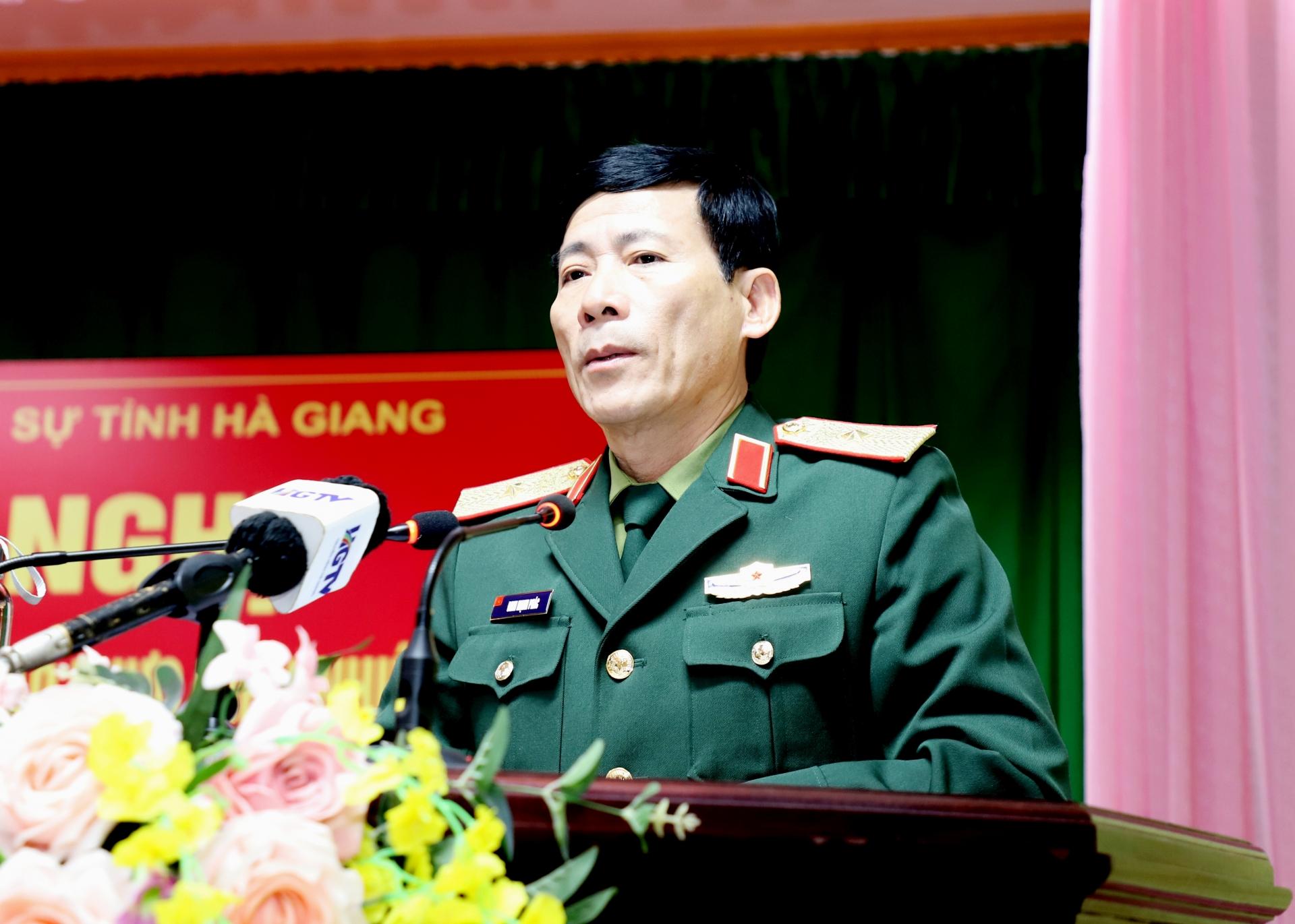 Thiếu tướng Đinh Mạnh Phác, Phó Tư lệnh Quân khu 2 phát biểu tại hội nghị.