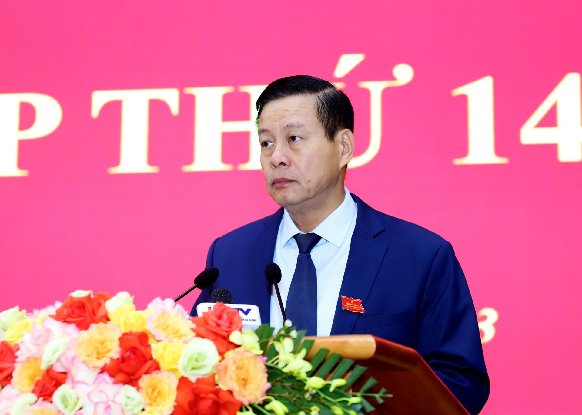 Chủ tịch UBND tỉnh Nguyễn Văn Sơn báo cáo kết quả thực hiện kế hoạch phát triển KT - XH năm 2023; nhiệm vụ trọng tâm năm 2024.