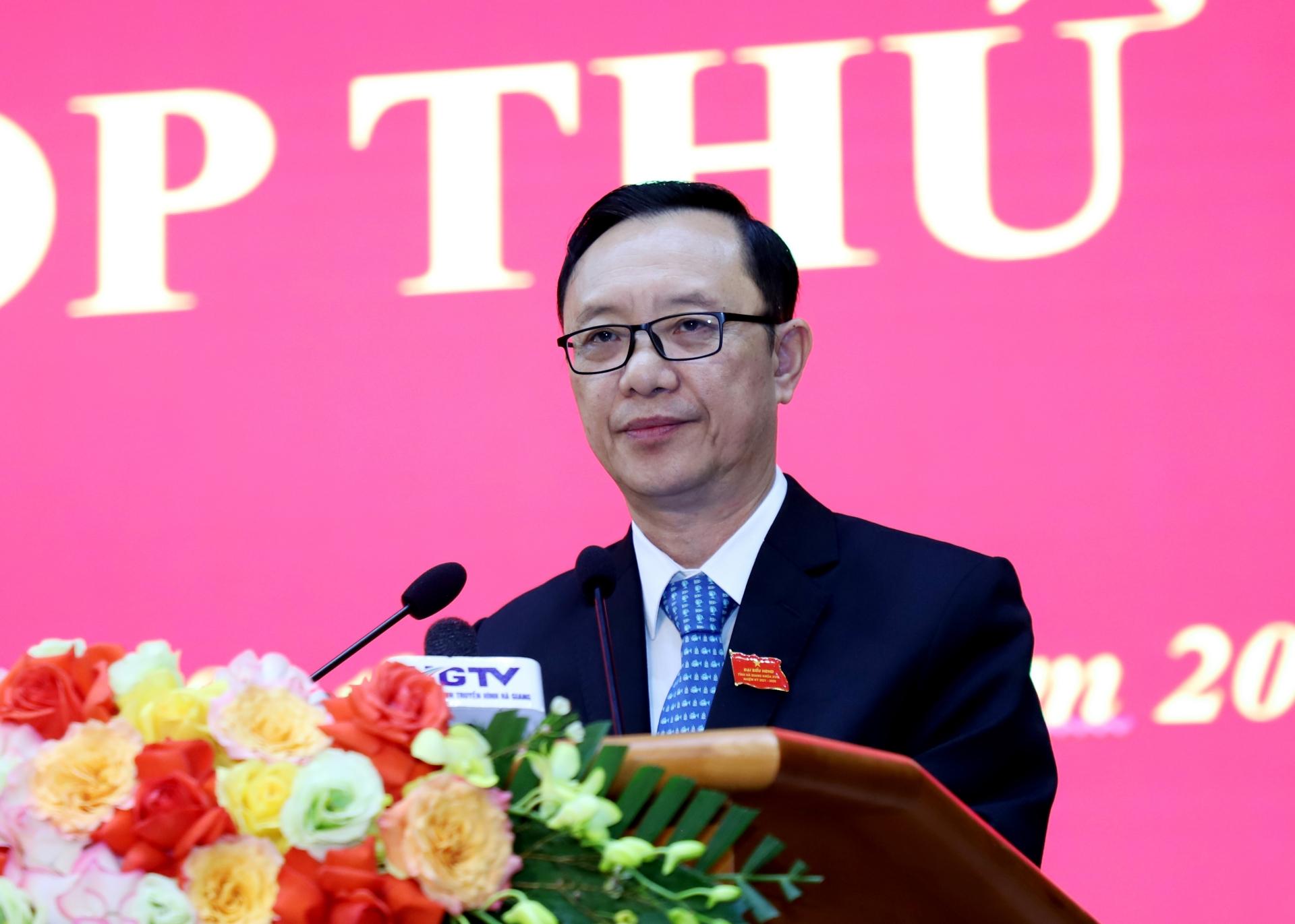 Phó Bí thư Thường trực Tỉnh ủy, Chủ tịch HĐND tỉnh Thào Hồng Sơn phát biểu khai mạc kỳ họp.