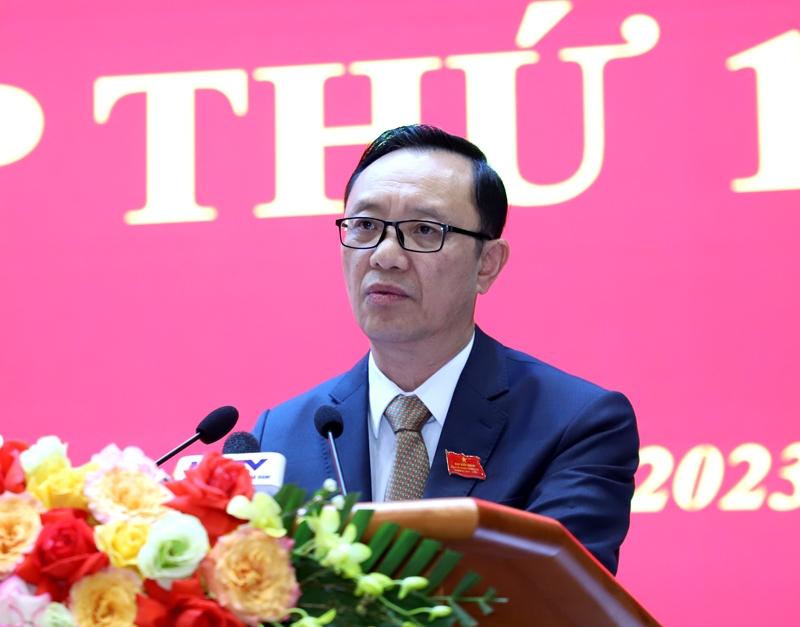 Phó Bí thư Thường trực Tỉnh ủy, Chủ tịch HĐND tỉnh Thào Hồng Sơn phát biểu khai mạc phiên chất vấn.