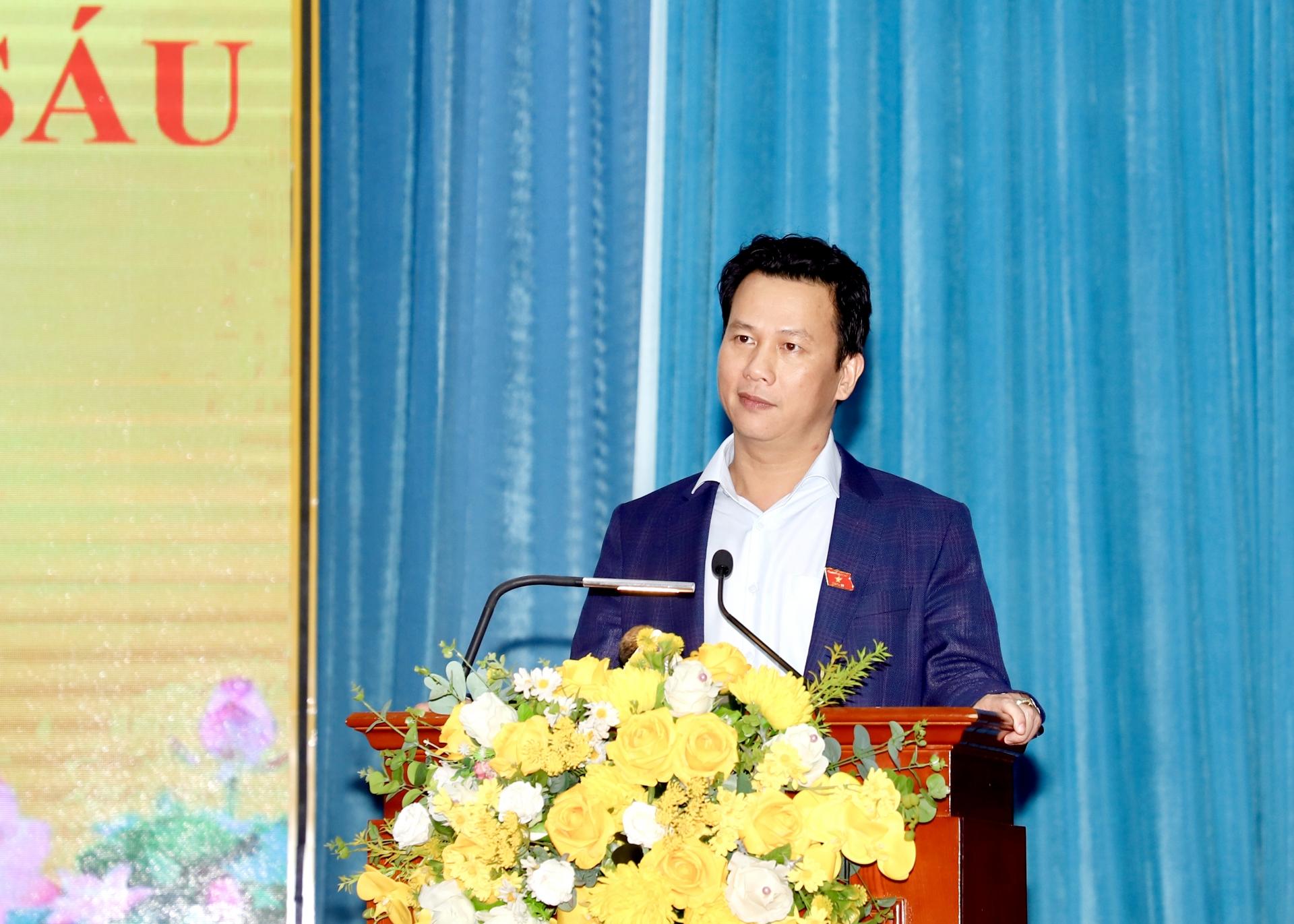 Bộ trưởng Bộ Tài nguyên và Môi trường Đặng Quốc Khánh phát biểu tiếp thu các ý kiến cử tri