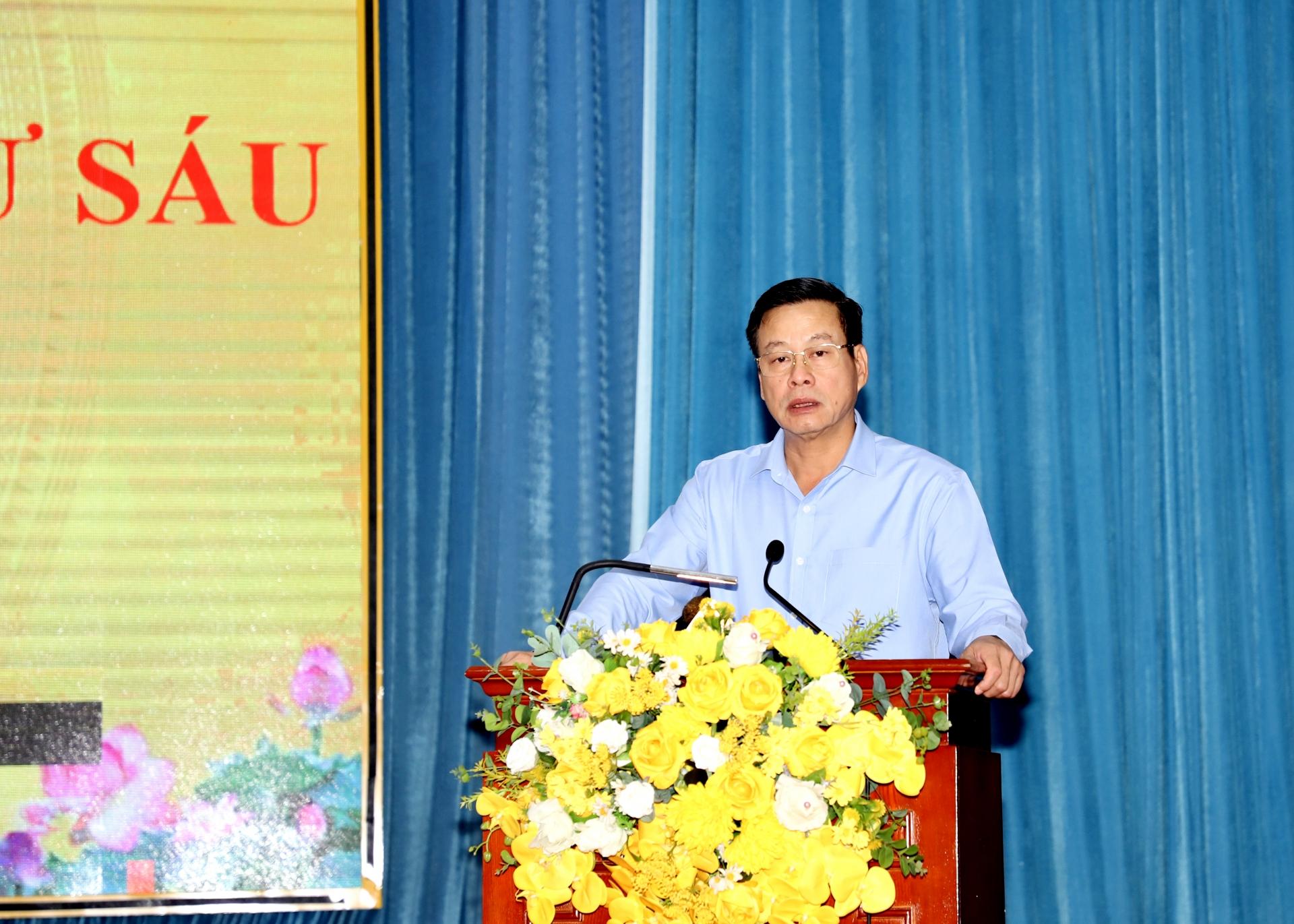 Chủ tịch UBND tỉnh Nguyễn Văn Sơn phát biểu tiếp thu, trả lời các ý kiến, kiến nghị thuộc thẩm quyền