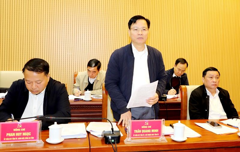 Chủ nhiệm UBKT Tỉnh ủy Trần Quang Minh thảo luận tại phiên họp