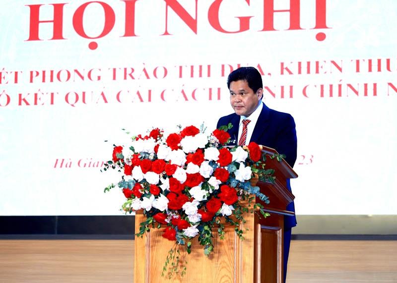 Đồng chí vàng Seo Cón, Chủ tịch Ủy ban MTTQ tỉnh phát biểu hưởng ứng Chương trình phát động thi đua năm 2024.
