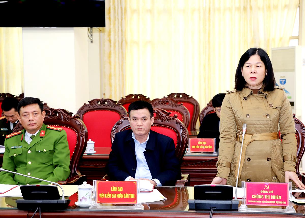 Phó Chủ tịch Thường trực HĐND tỉnh Chúng Thị Chiên thảo luận tại hội nghị