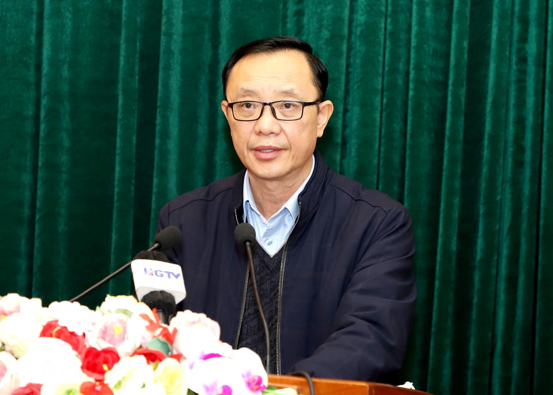 Phó Bí thư Thường trực Tỉnh ủy, Chủ tịch HĐND tỉnh Thào Hồng Sơn trình bày báo cáo đánh giá, xếp loại chất lượng Đảng bộ tỉnh Hà Giang năm 2023.
