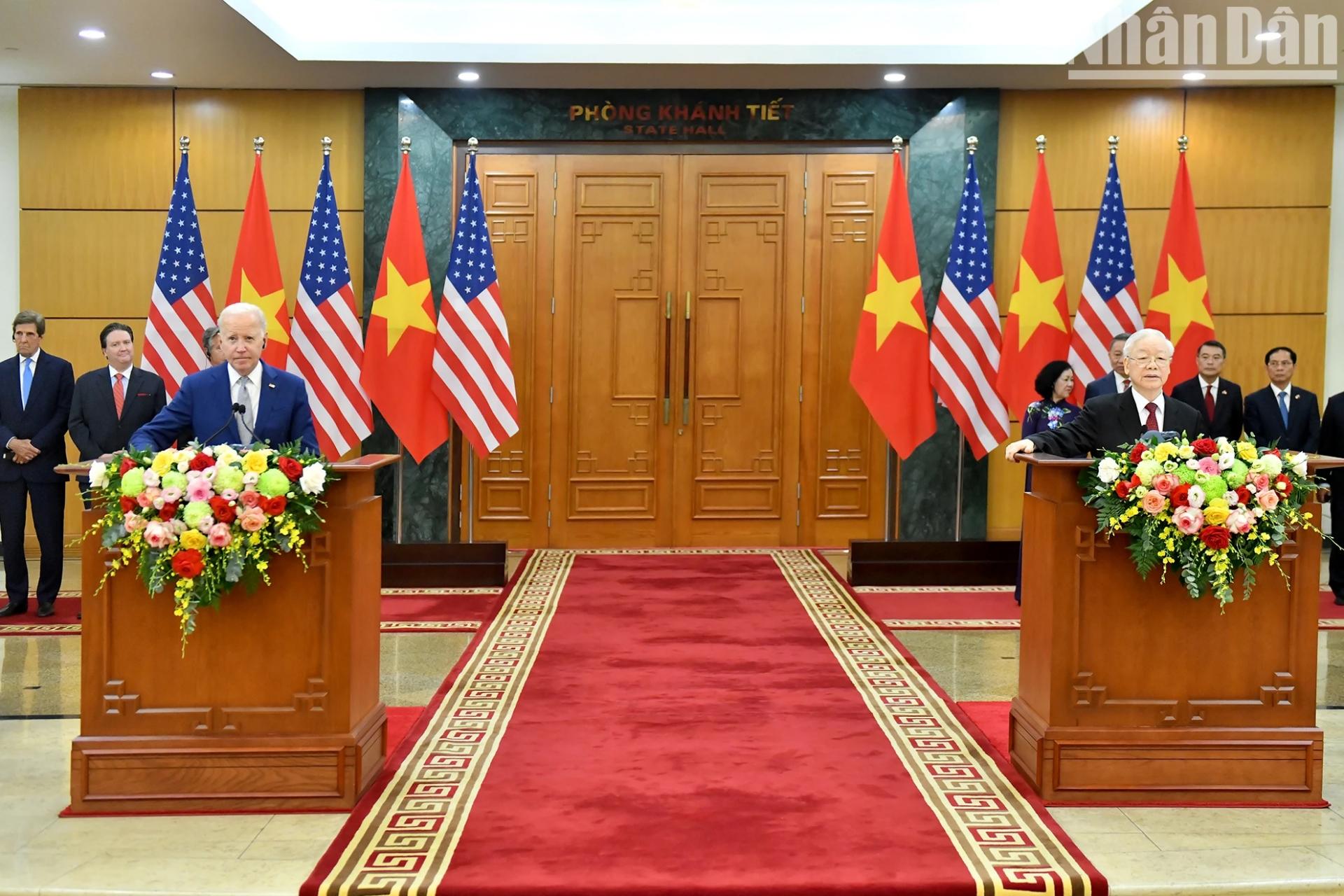 Tổng Bí thư Nguyễn Phú Trọng và Tổng thống Hoa Kỳ Joe Biden phát biểu với báo chí sau cuộc hội đàm.