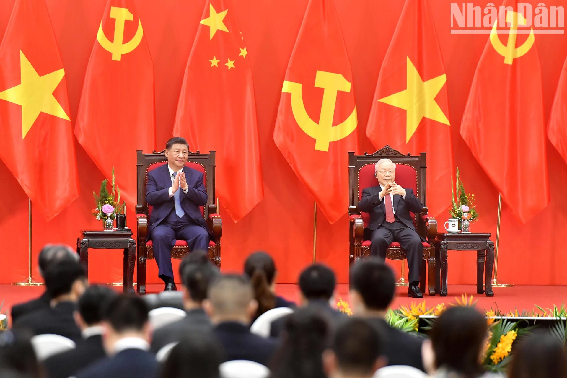 Tổng Bí thư Nguyễn Phú Trọng với Tổng Bí thư, Chủ tịch Trung Quốc Tập Cận Bình tại Gặp gỡ nhân sĩ hữu nghị và thế hệ trẻ Việt Nam-Trung Quốc.