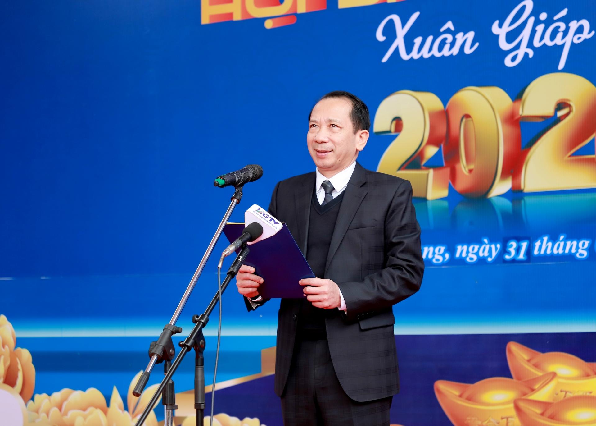 Phó Chủ tịch UBND tỉnh Trần Đức Quý phát biểu tại Lễ khai mạc Hội Báo Xuân.