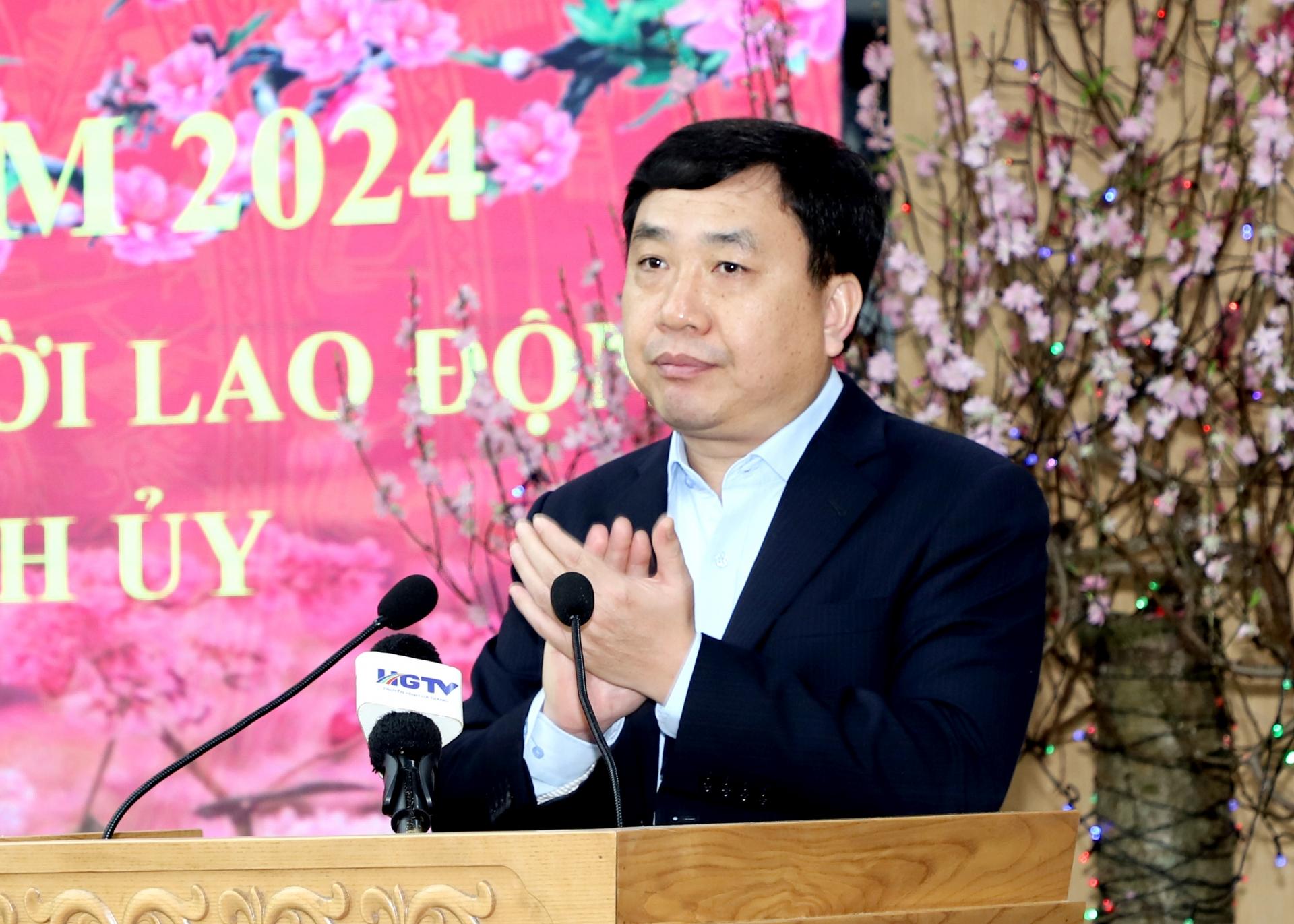 Quyền Bí thư Tỉnh ủy Nguyễn Mạnh Dũng phát biểu với lãnh đạo, cán bộ, công chức, người lao động các Ban Xây dựng Đảng Tỉnh ủy và Văn phòng Tỉnh ủy.