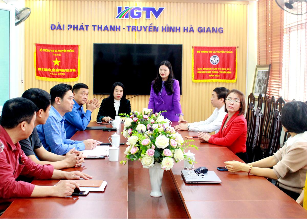 Trưởng Ban Tuyên giáo Tỉnh ủy Vương Ngọc Hà làm việc với Đài PT-TH tỉnh