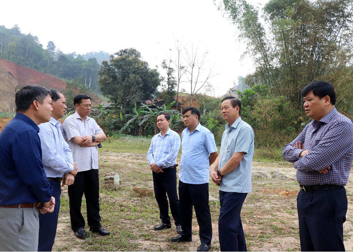 Chủ tịch UBND tỉnh Nguyễn Văn Sơn kiểm tra tiến độ xây dựng tái định cư dự án Khu liên hợp thể thao và văn hóa tỉnh.