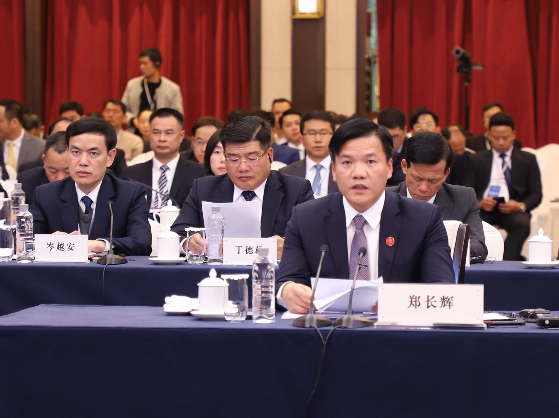 Phó Chủ tịch UBND tỉnh, Chủ tịch Ủy ban Công tác liên hợp tỉnh Cao Bằng phát biểu tại hội nghị.
