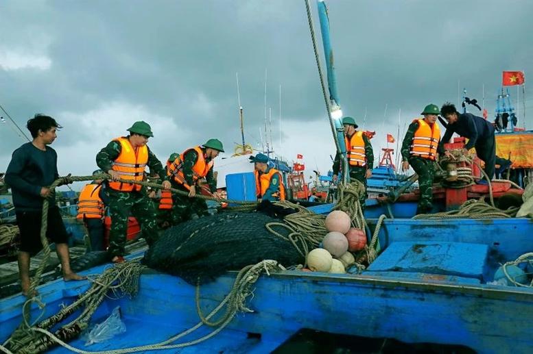 Tổng Bí thư, Chủ tịch nước Tô Lâm thăm hỏi đồng bào, chiến sĩ bị ảnh hưởng của bão số 3- Ảnh 1.