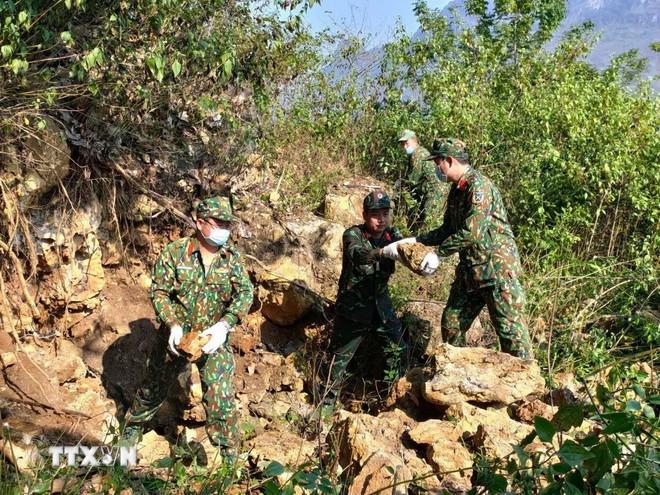 ttxvn-tim-kiem-hai-cot-liet-si-hanh-trinh-tri-an-khong-dem-bang-thoi-gian3.jpg