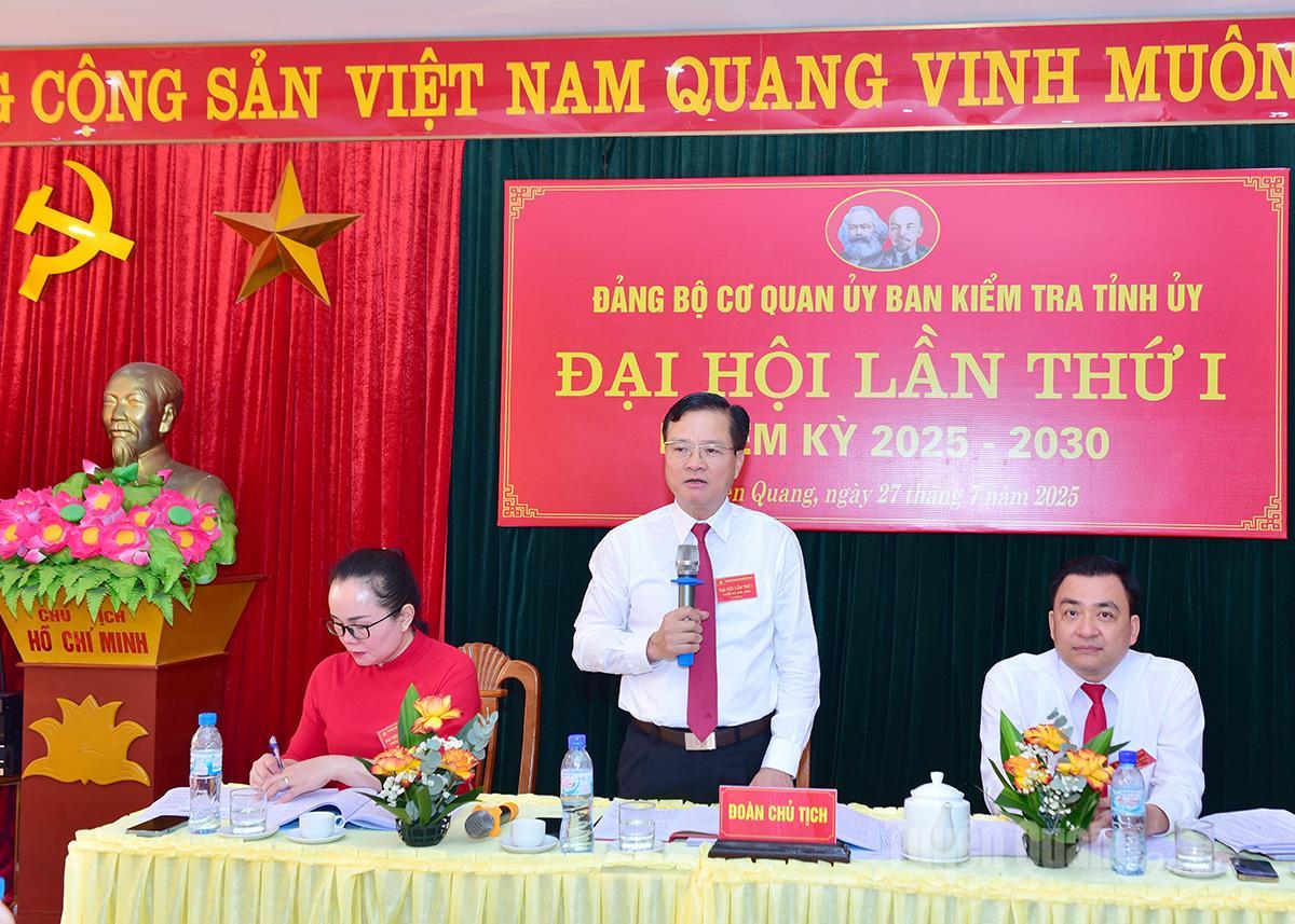 Đoàn Chủ tịch điều hành Đại hội.