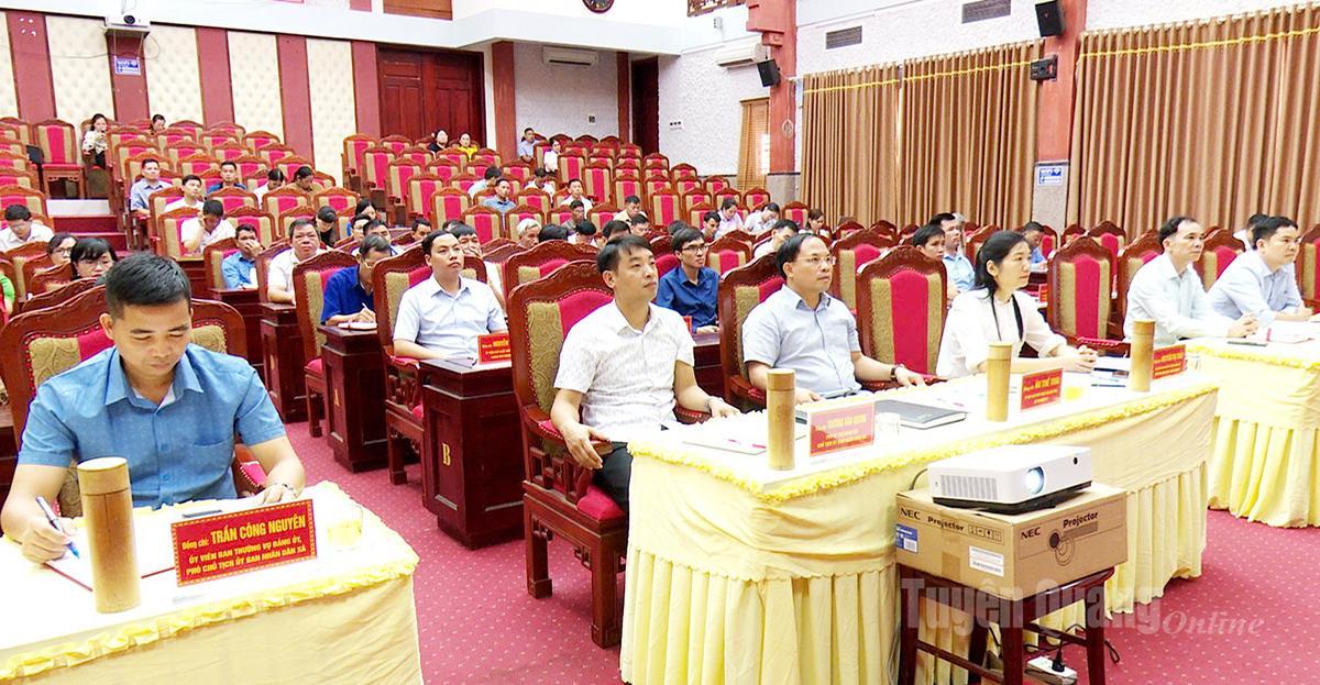 Các đại biểu dự tại điểm cầu xã Lâm Bình.