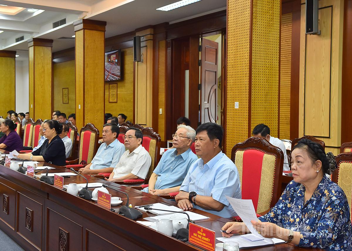 Các đồng chí nguyên lãnh đạo Trung ương và tỉnh dự hội nghị.