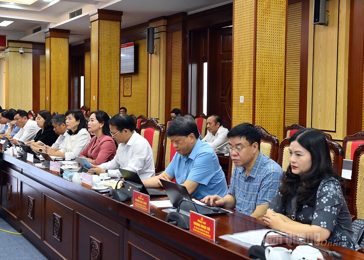 Các đồng chí Ủy viên Ban Thường vụ Tỉnh ủy dự hội nghị.