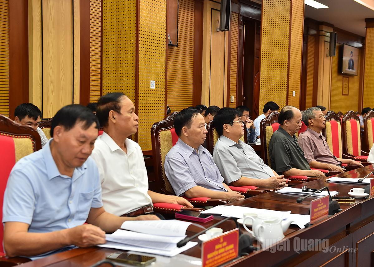 Các đồng chí nguyên Ủy viên Ban Thường vụ Tỉnh ủy dự hội nghị.