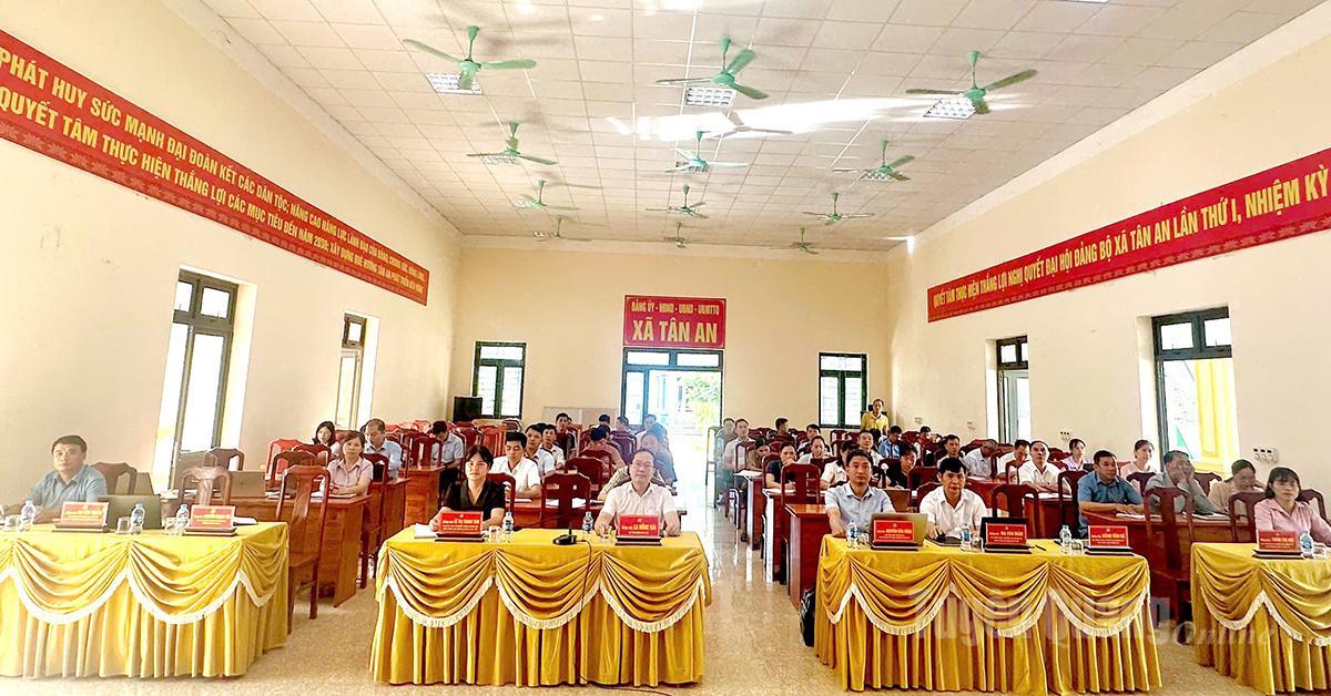 Các đại biểu dự hội nghị tại điểm cầu xã Tân An.