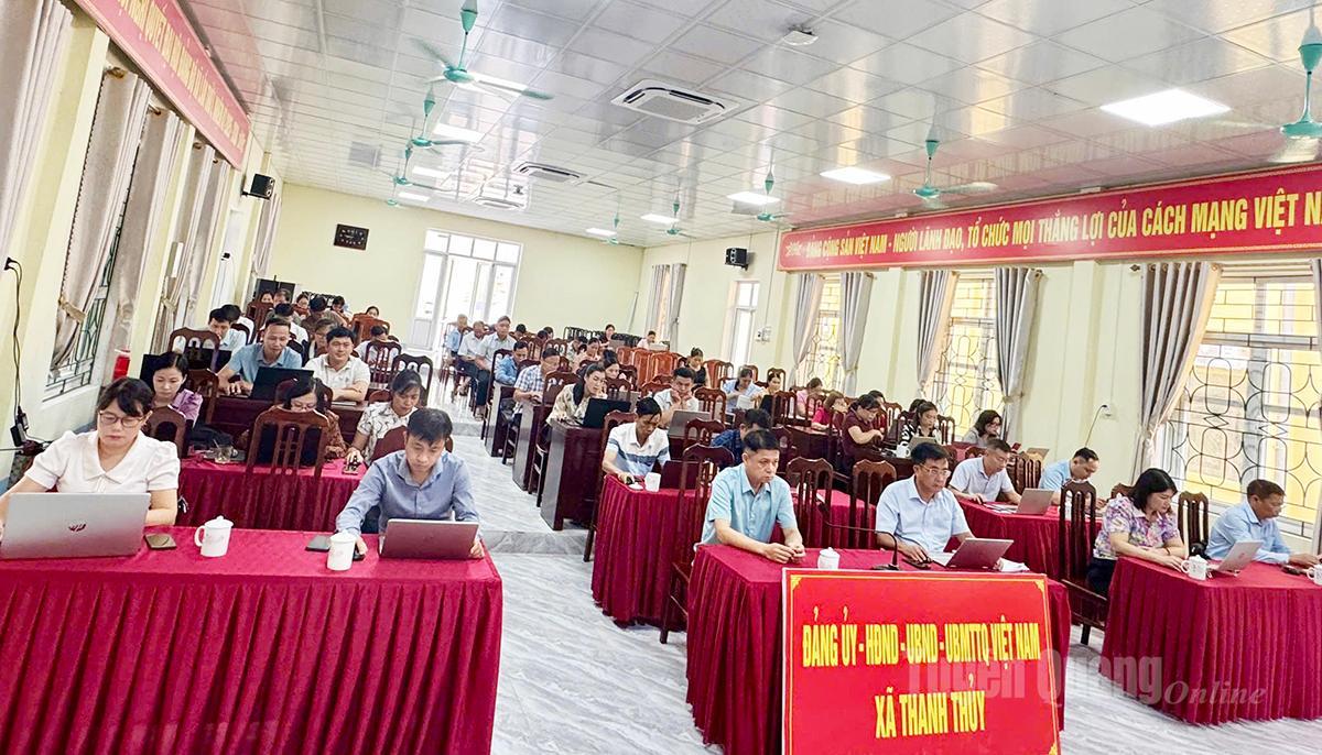 Các đại biểu dự tại điểm cầu xã Thanh Thuỷ. Ảnh: Khánh Huyền