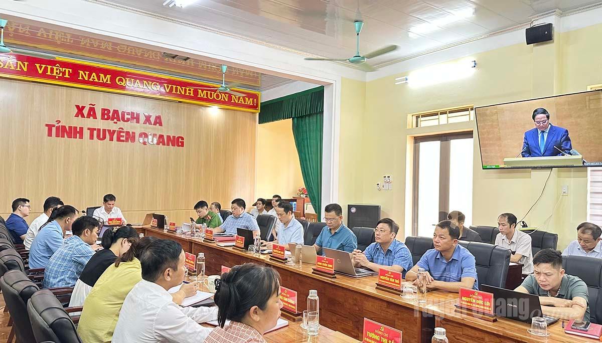 Các đại biểu dự hội nghị tại điểm cầu xã Bạch Xa. Ảnh: Kỳ Dao.