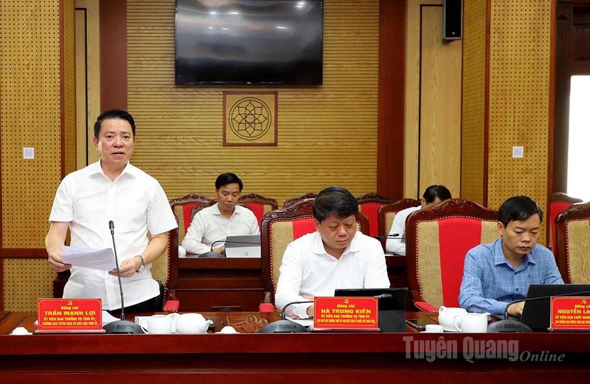 Trưởng Ban Tuyên giáo và Dân vận Tỉnh ủy Trần Mạnh Lợi báo cáo tại buổi làm việc.