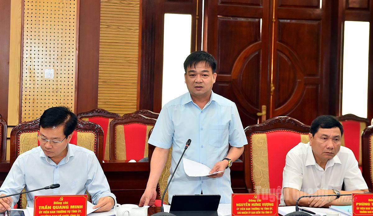 Đồng chí Nguyễn Hưng Vượng, Chủ nhiệm Ủy ban Kiểm tra Tỉnh ủy phát biểu tại hội nghị.