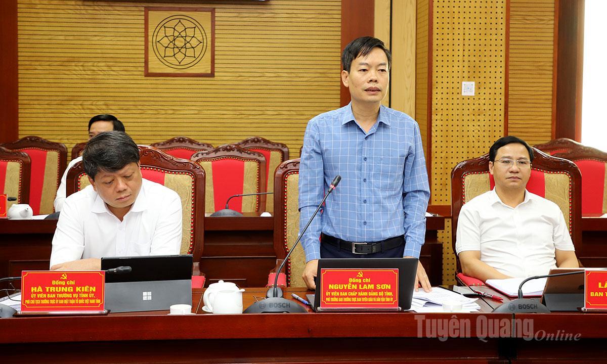 Phó Trưởng ban Thường trực Ban Tuyên giáo và Dân vận Tỉnh ủy Nguyễn Lam Sơn thảo luận tại buổi làm việc.