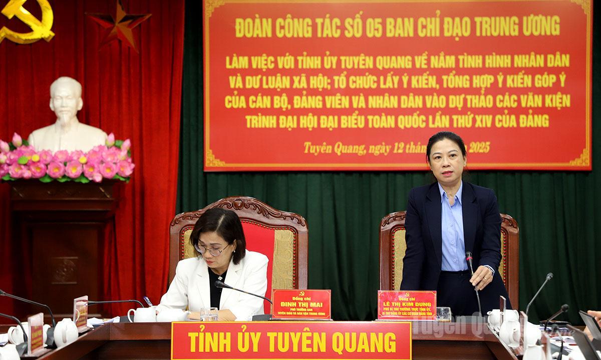 Phó Bí thư Thường trực Tỉnh ủy Lê Thị Kim Dung phát biểu tại buổi làm việc.