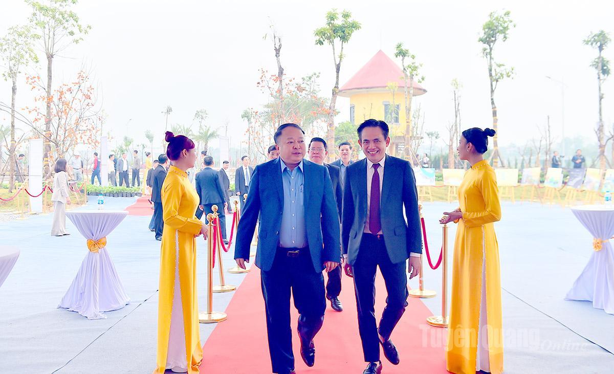 Đồng chí Chủ tịch UBND tỉnh Phan Huy Ngọc tới dự lễ động thổ Khu đô thị An Tường Riverside.