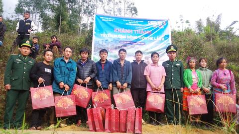 Mèo Vạc: Khánh thành bàn giao đường giao thông nông thôn và tặng quà bà con dân tộc thiểu số xã biên giới Sơn Vĩ