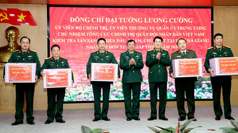 Đại tướng Lương Cường kiểm tra sẵn sàng chiến đấu và thăm, chúc Tết tại Hà Giang