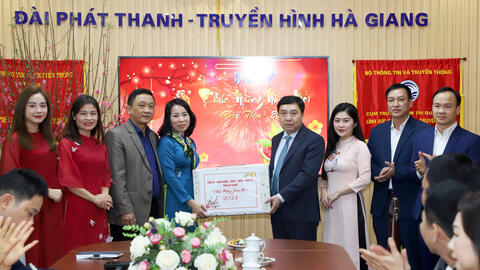 Quyền Bí thư Tỉnh ủy Nguyễn Mạnh Dũng chúc Tết các đơn vị trên địa bàn thành phố