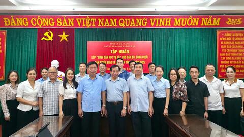 Tập huấn “Bình dân học vụ số” nâng cao năng lực chuyển đổi số cho cán bộ Tuyên giáo và Dân vận Hà Giang