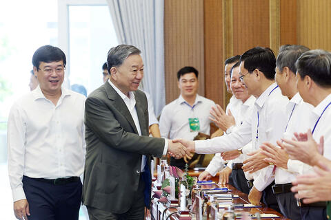 <a href="/thong-tin-chuyen-de/tong-hop" title="Công tác Tổ chức cán bộ" rel="dofollow">Công tác Tổ chức cán bộ</a>