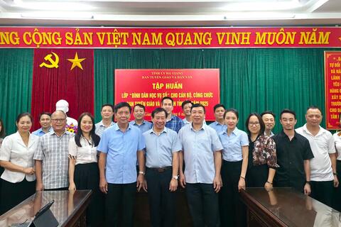 Tập huấn “Bình dân học vụ số” nâng cao năng lực chuyển đổi số cho cán bộ Tuyên giáo và Dân vận Hà Giang