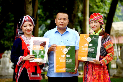 <a href="/thong-tin-chuyen-de/ly-luan-chinh-tri-lich-su-dang" title="Lý luận chính trị, Lịch sử Đảng" rel="dofollow">Lý luận chính trị và lịch sử Đảng</a>